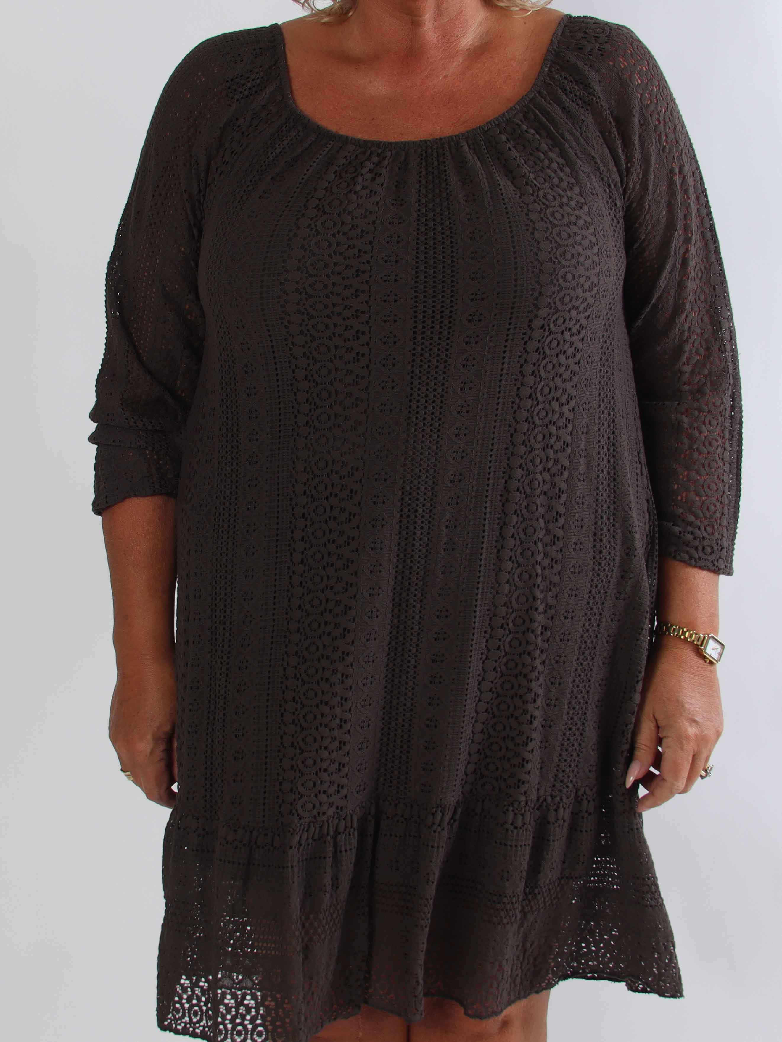 Galateia Long Sleeve – Feminin plus size klänning i mjuk bomullsspets